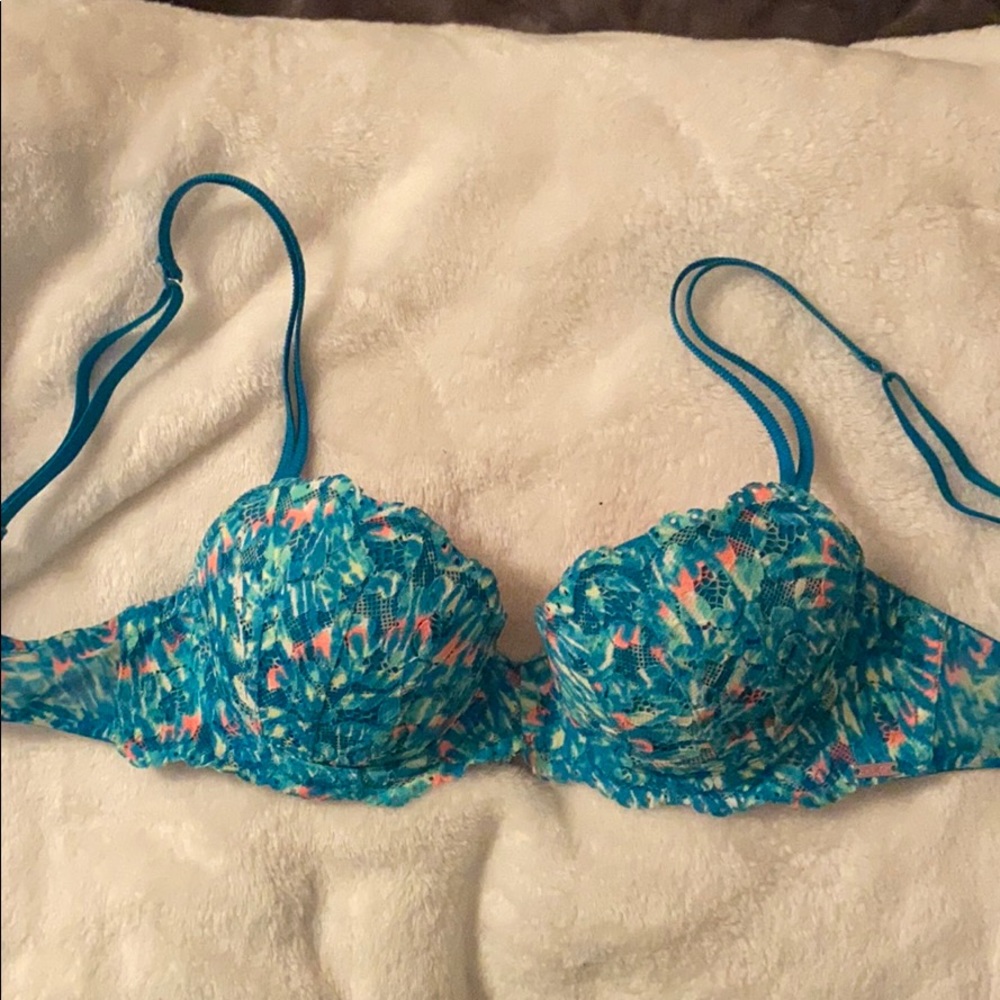 Pink vs bra